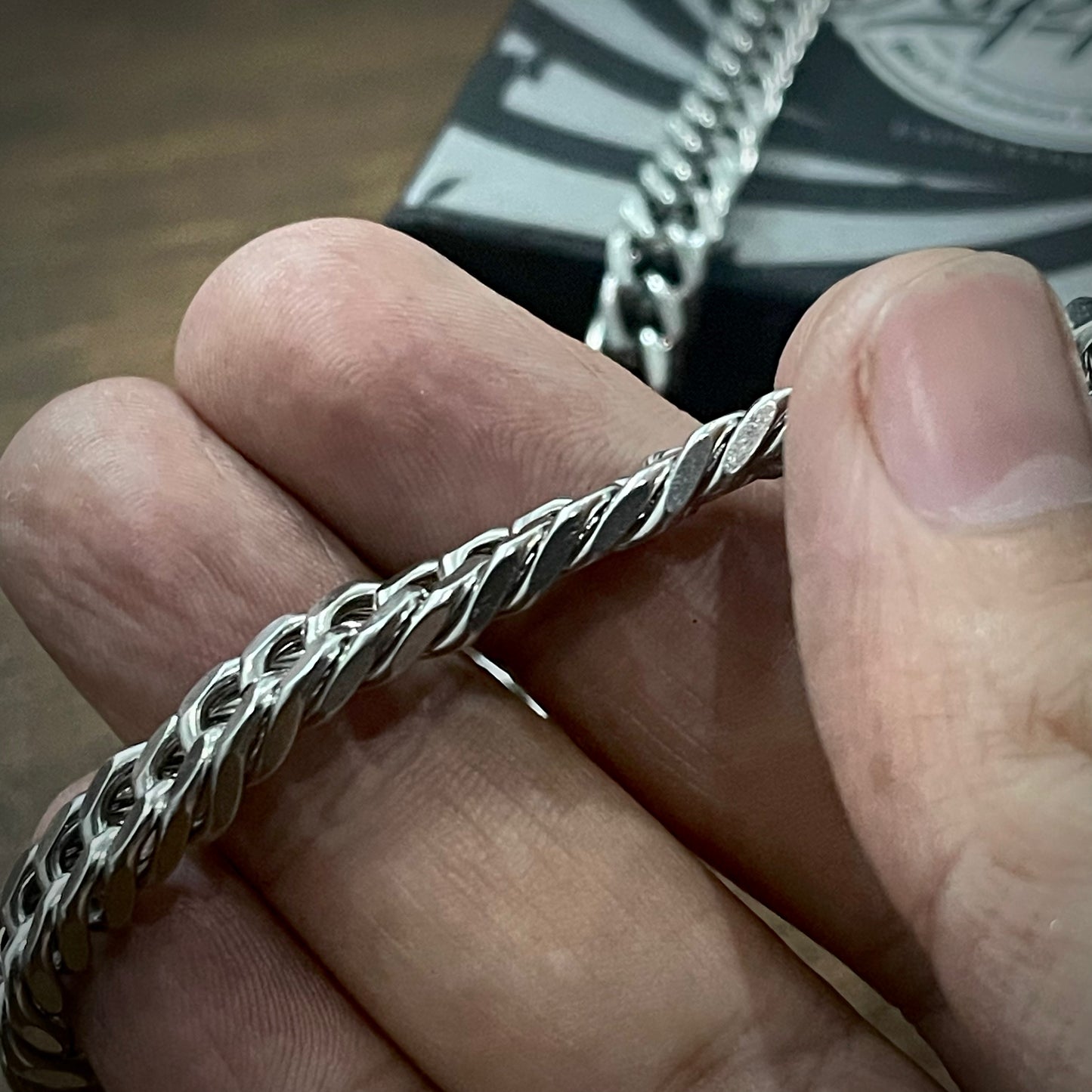 8mm silver heavy curb link neck chain for men in Pakistan