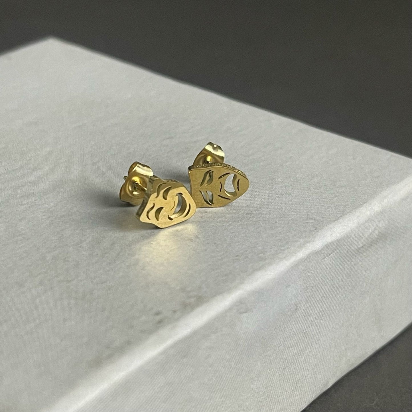 Golden mask earrings for men in Pakistan