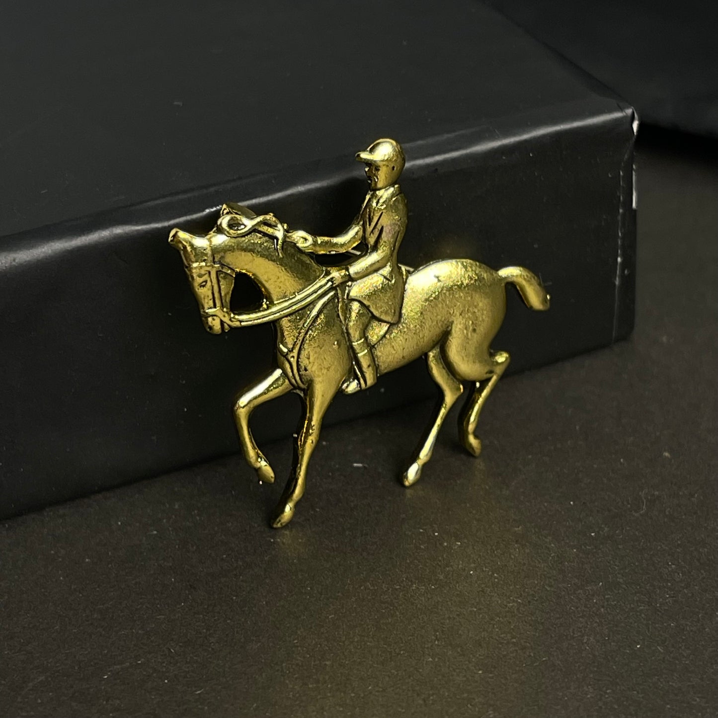 golden derby horse brooch for men in Pakistan