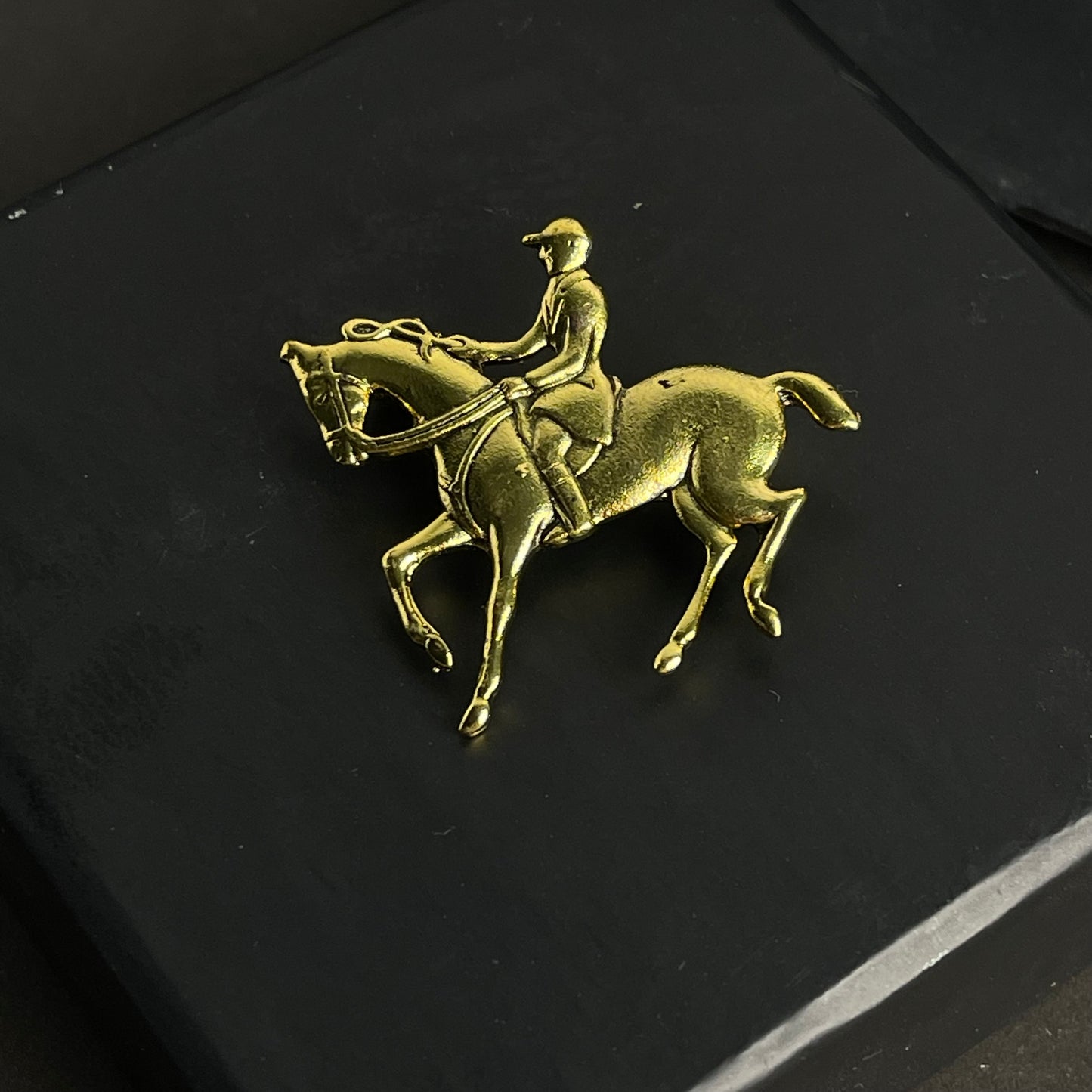 golden derby horse brooch for men in Pakistan