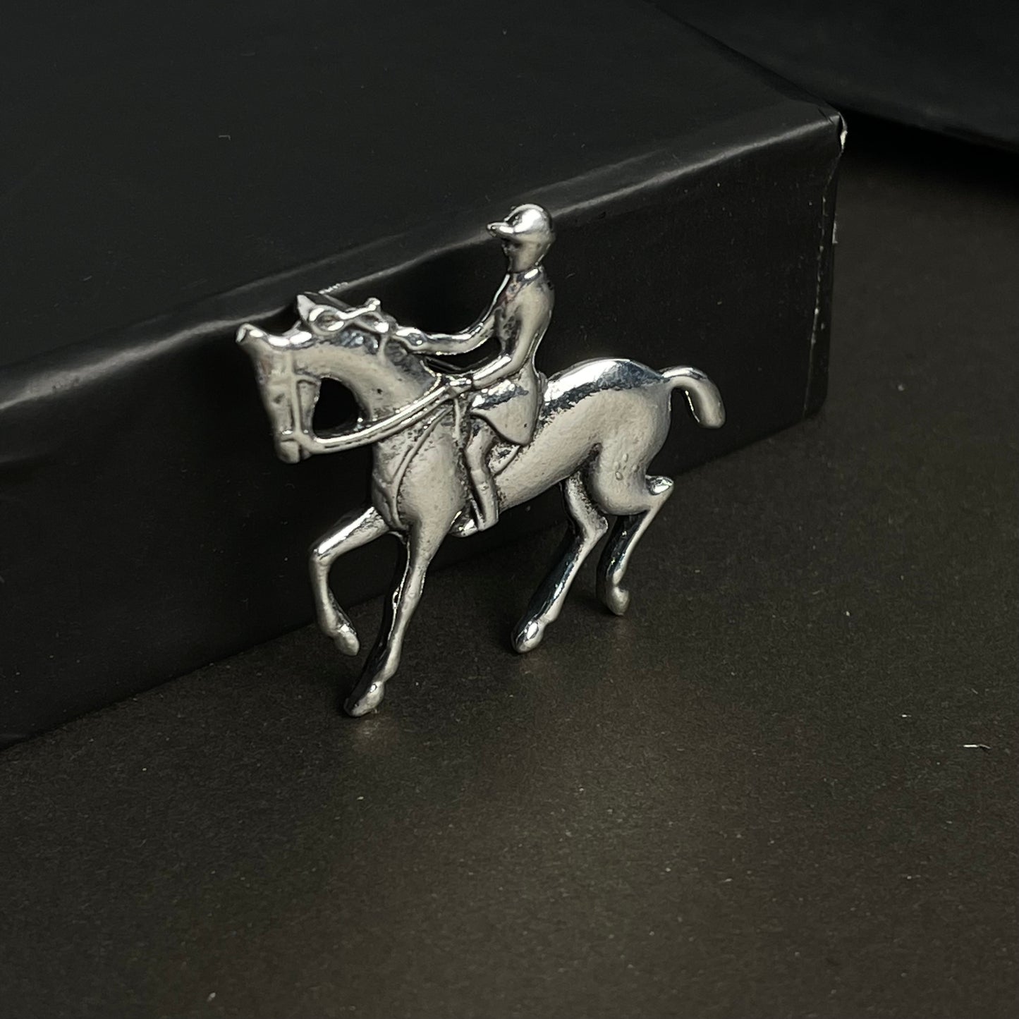 silver derby horse brooch for men in Pakistan