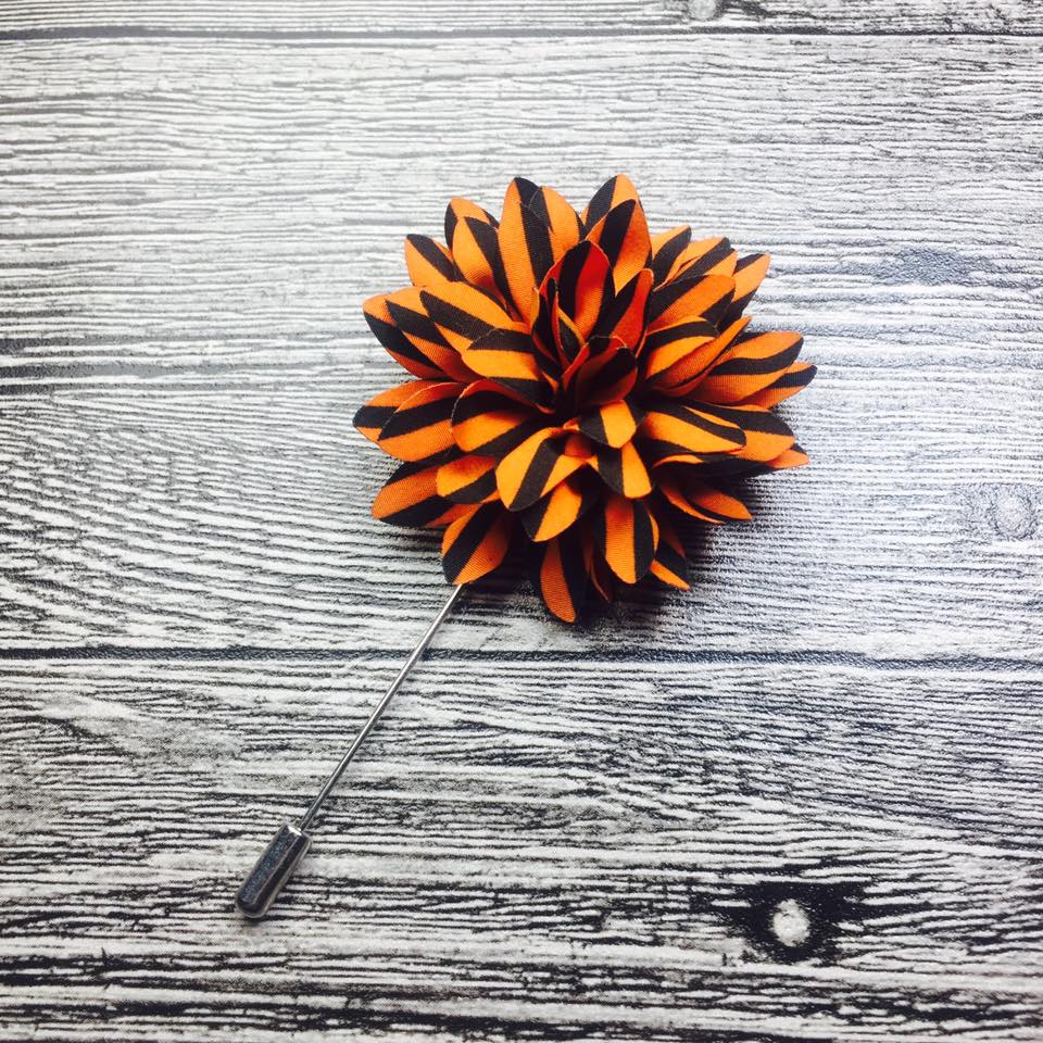 Gold & Black Flower Lapel Pin