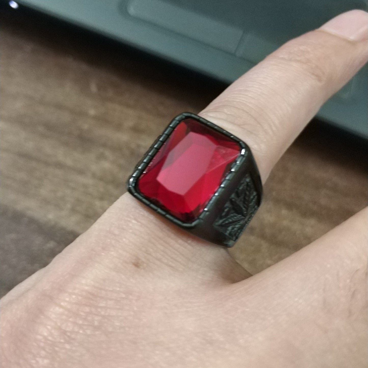 Red Aqeeq Black Ring Men Pakistan