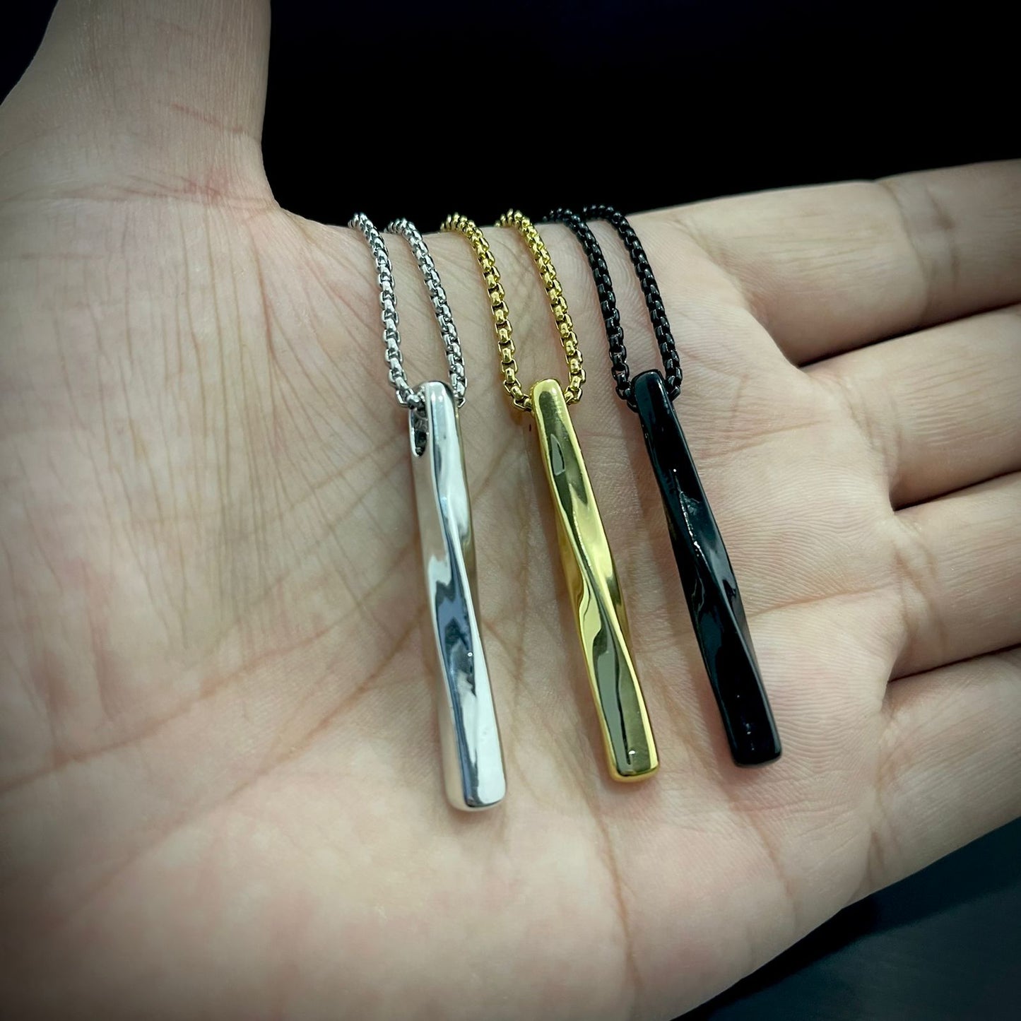 100% stainless steel silver twisted vertical bar pendant for men online in Pakistan