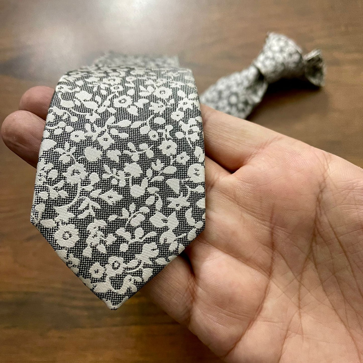 Silver Grey Floral Slim Neck Tie