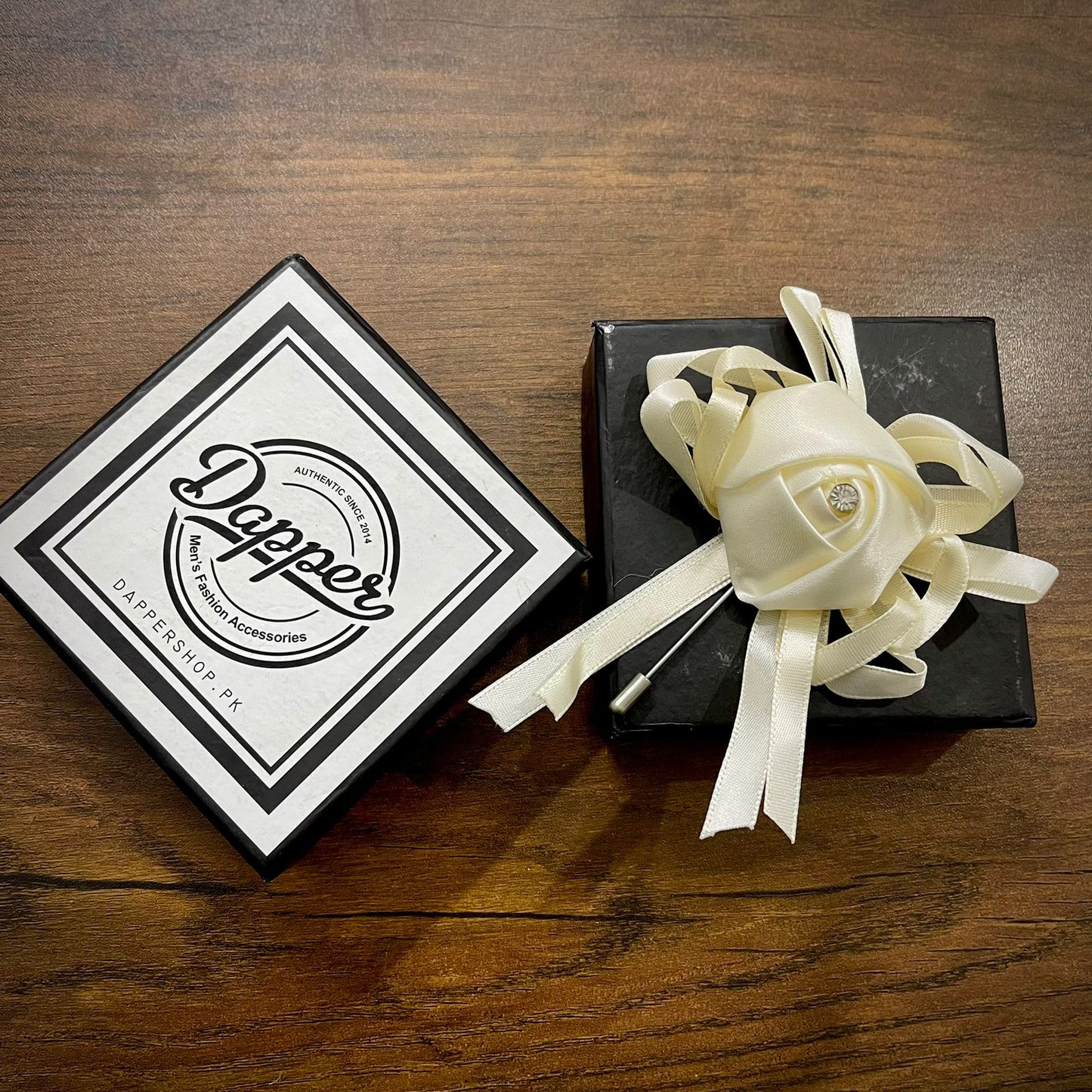 Ivory Flower Wedding Corsage Lapel Pin For Men