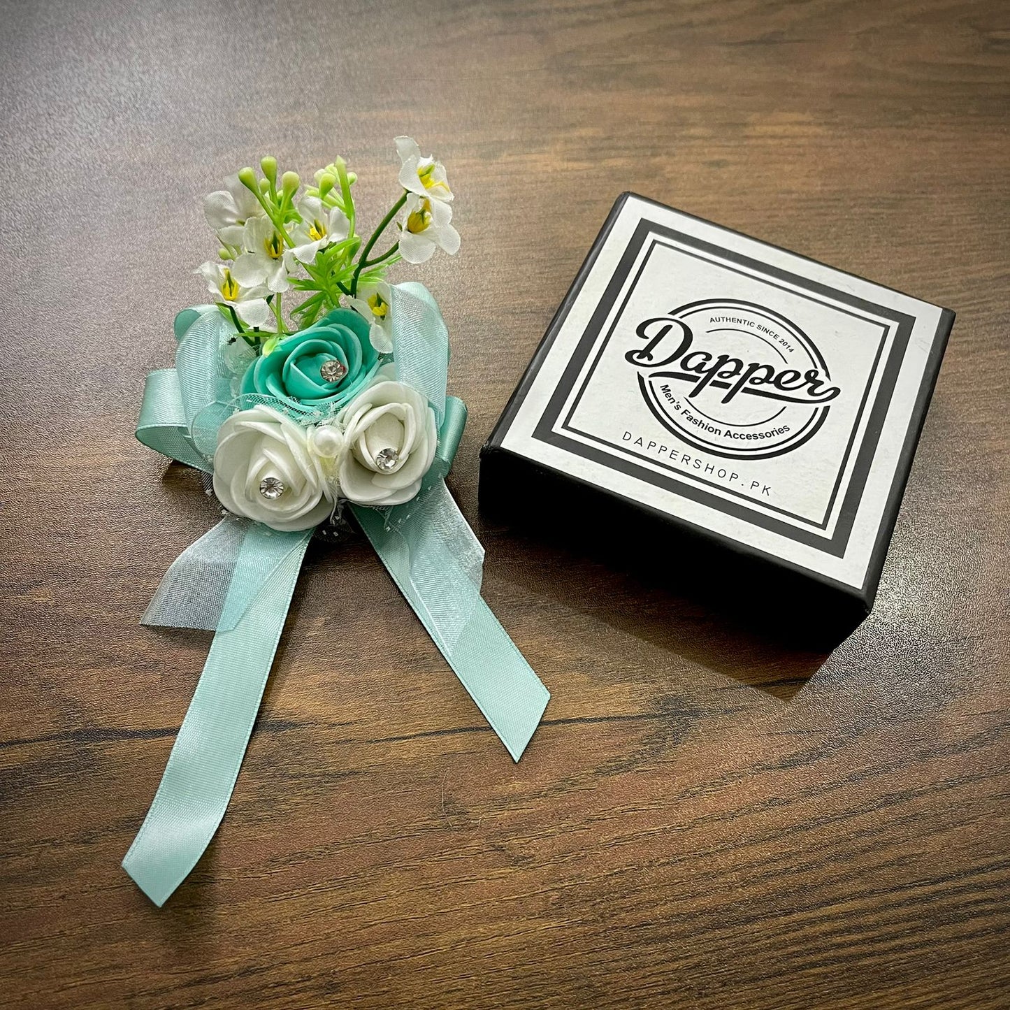 Tiffany Green & White Flower Wedding Corsage For Men