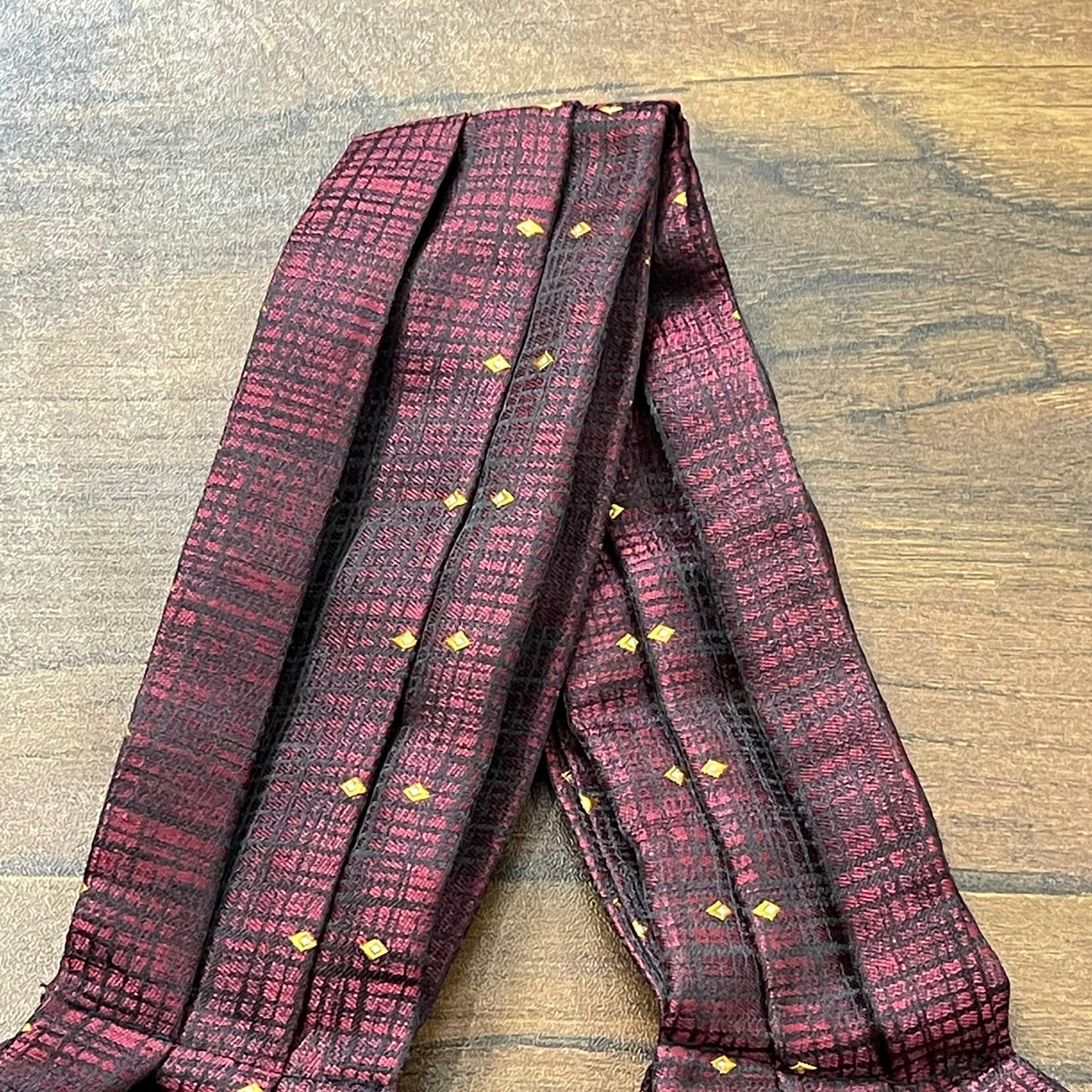 Maroon Floral paisley ascot cravat tie silk neck scarf for men in pakistan