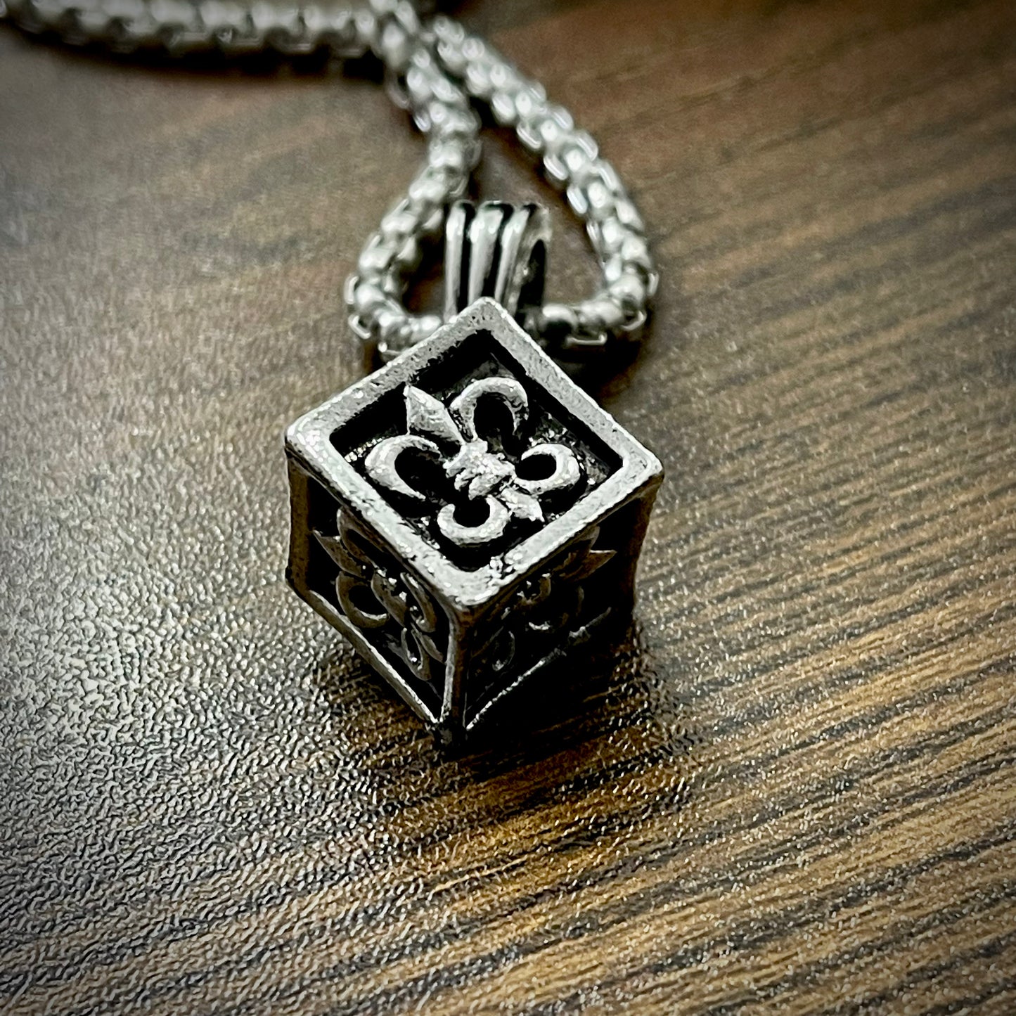 Antique Silver Leaf Cubical Pendant Necklace