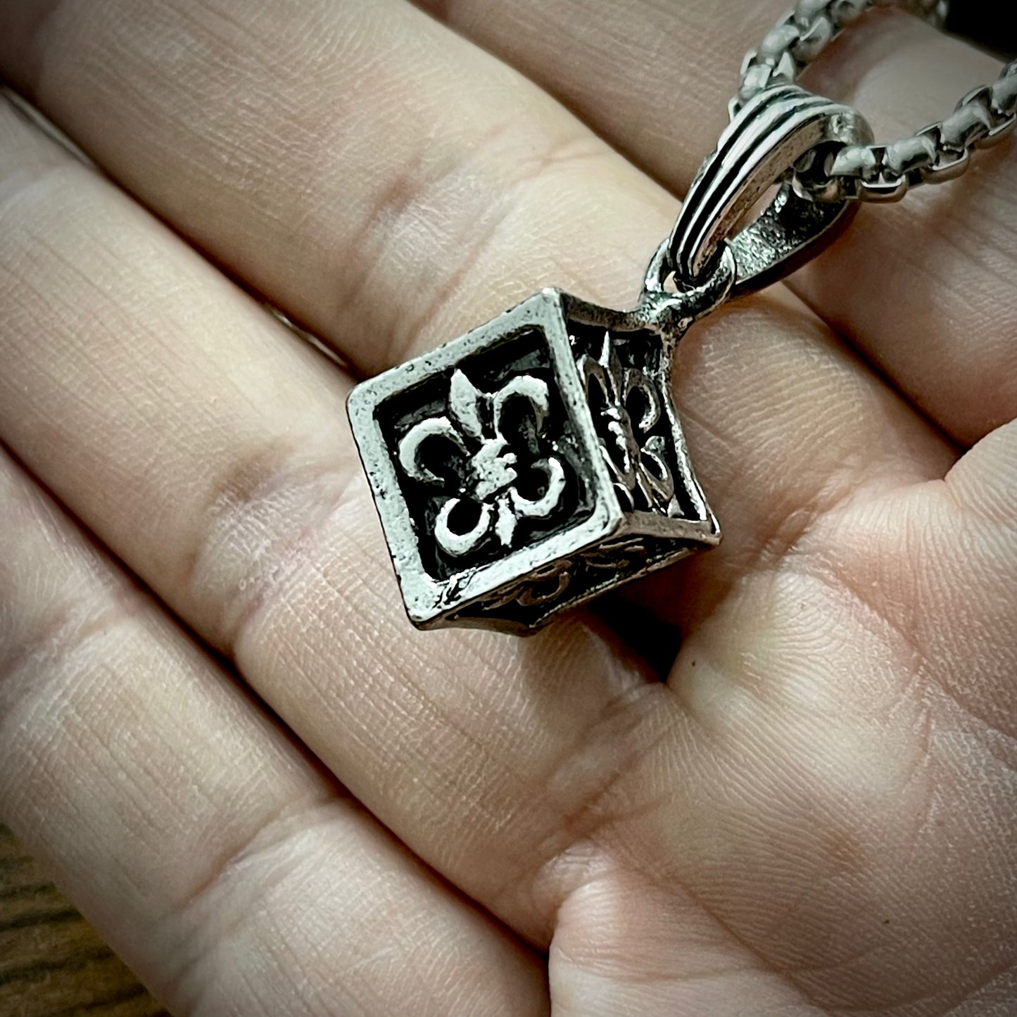 Antique Silver Leaf Cubical Pendant Necklace