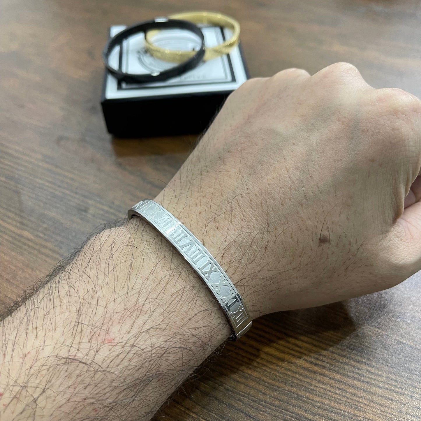 Luxury Cuff Bracelet Bracelet Titanium Steel Bracelet Carved Roman Numeral Lover Roman Bracelet Men and Women Wedding Jewelry