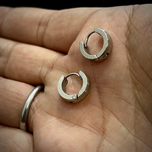Load image into Gallery viewer, Silver Piercing Screw Bali Stud Earring For Men online in pakistan