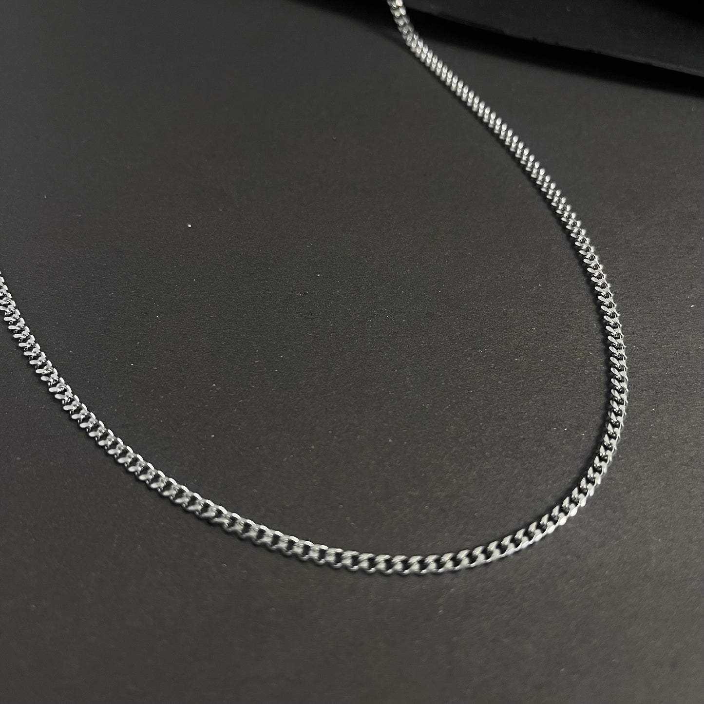 1.5mm thin silver curb link neck chain for men online in Pakistan