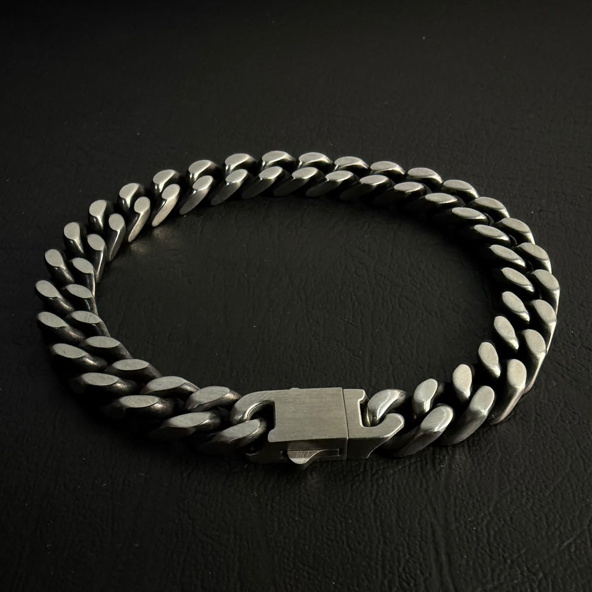 10mm antique silver curb link bracelet for men in Pakistan