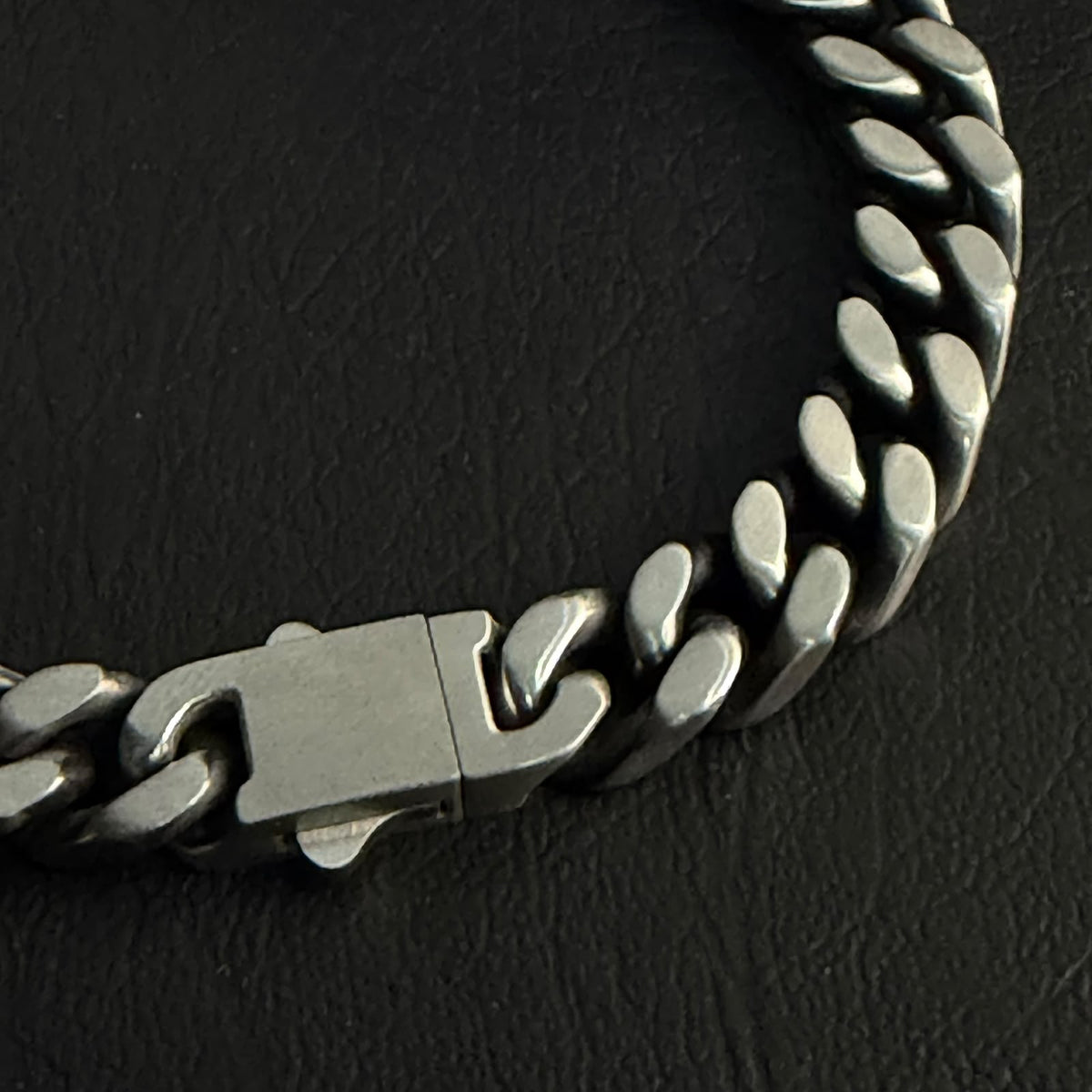 10mm antique silver curb link bracelet for men in Pakistan