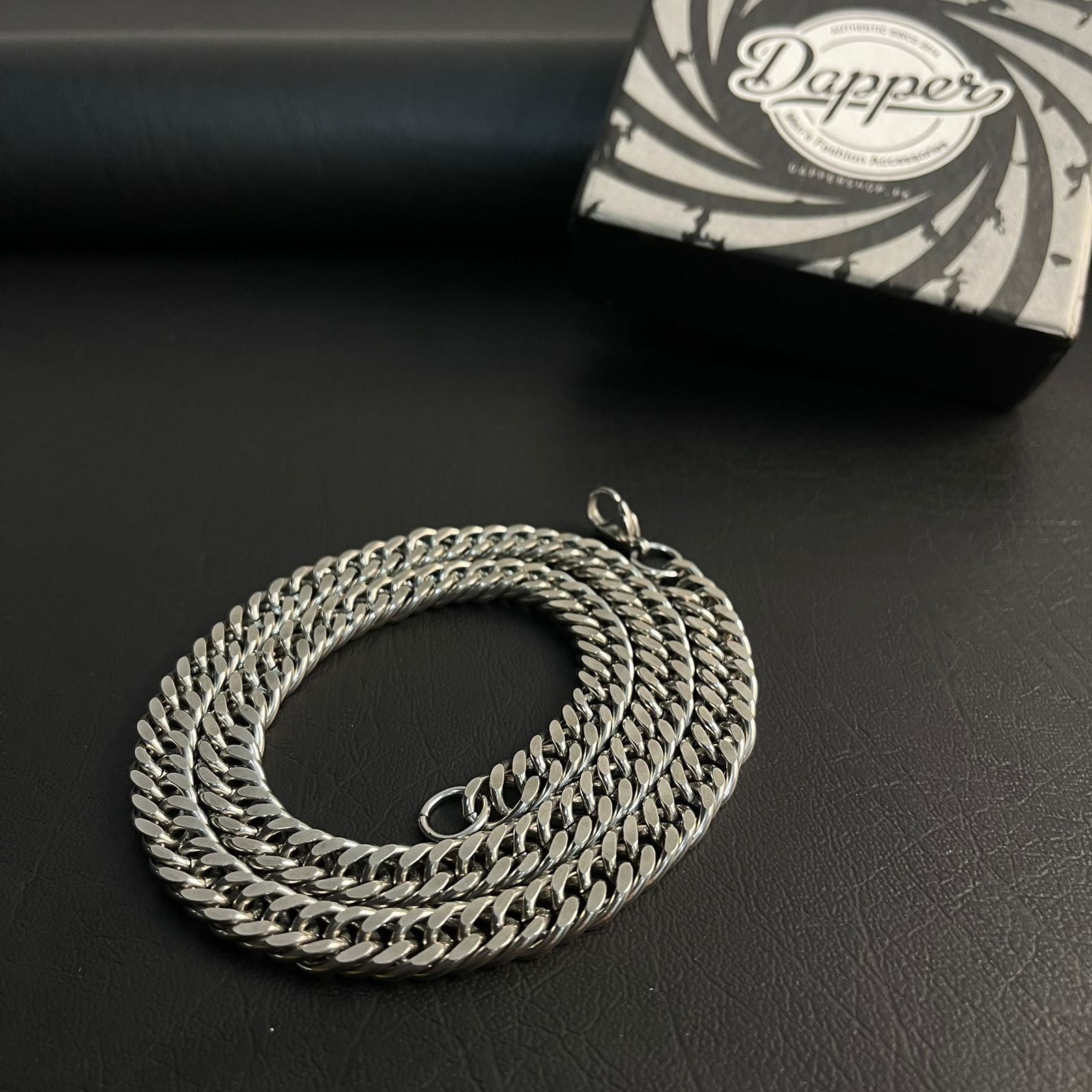 men neck chain price in Pakistan