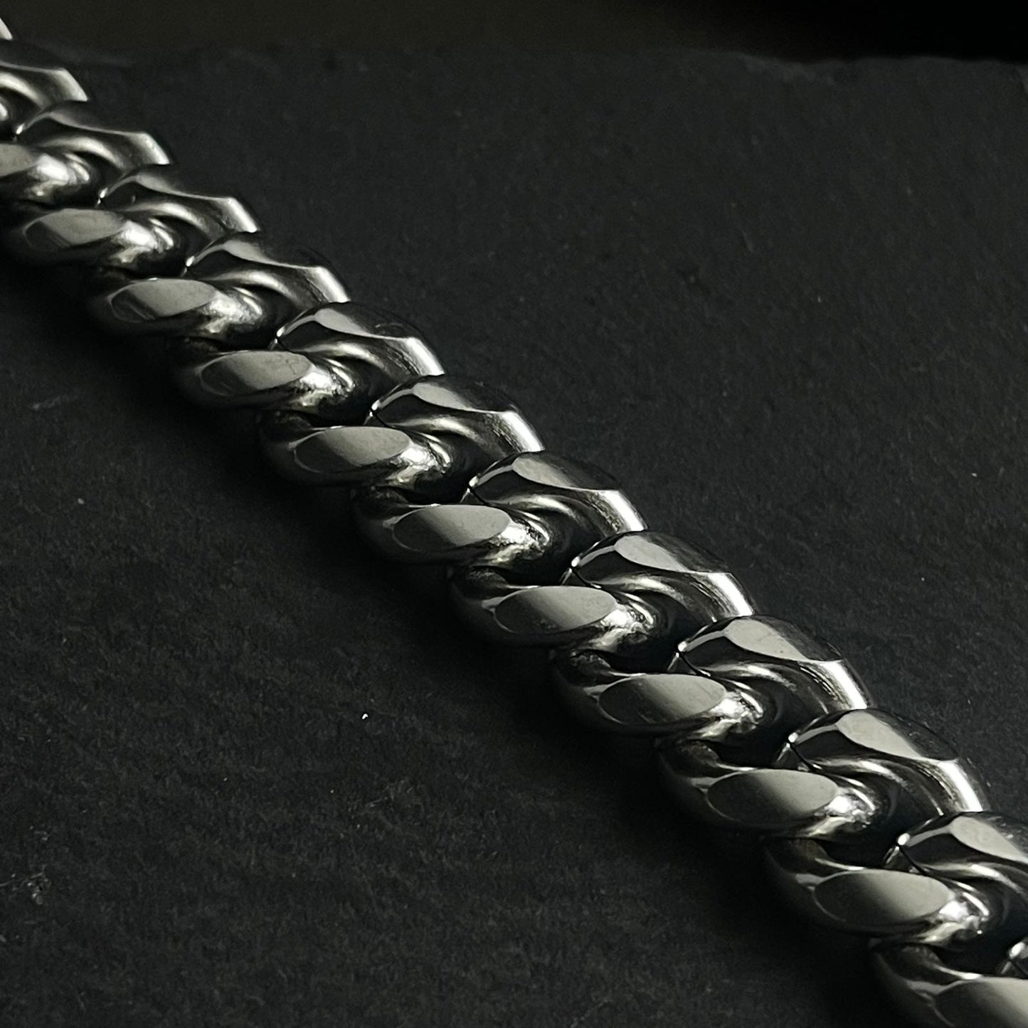 15mm silver stainless steel heavy curb chain bracelet for men online in Pakistan