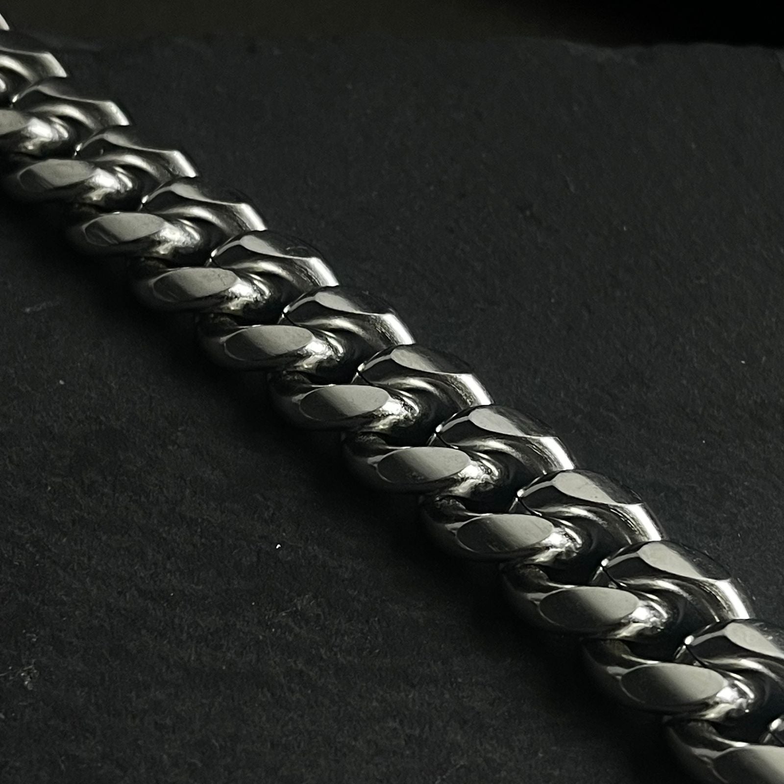 15mm silver stainless steel heavy curb chain bracelet for men online in Pakistan
