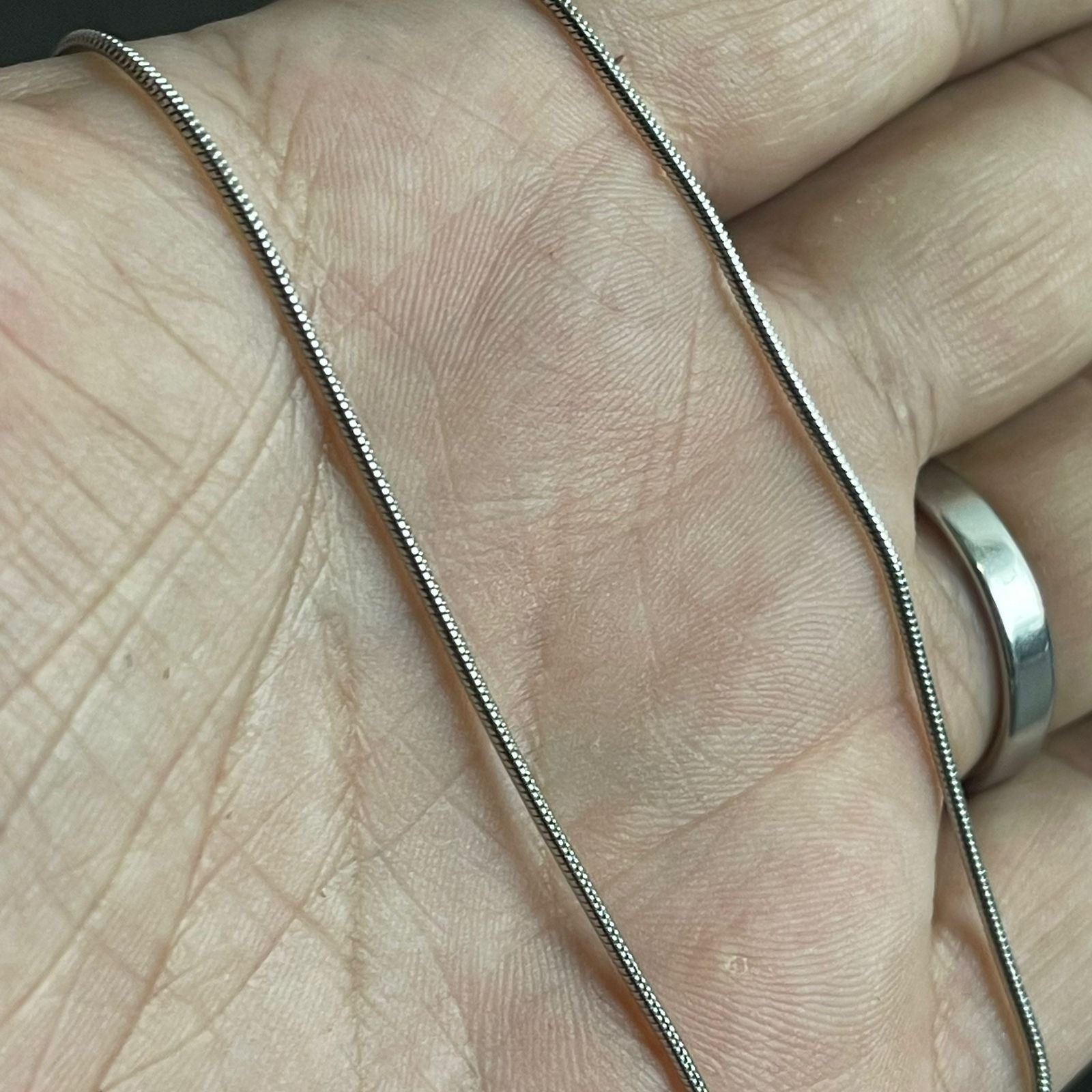1mm sleek silver round snake herringbone neck chain for men in Pakistan