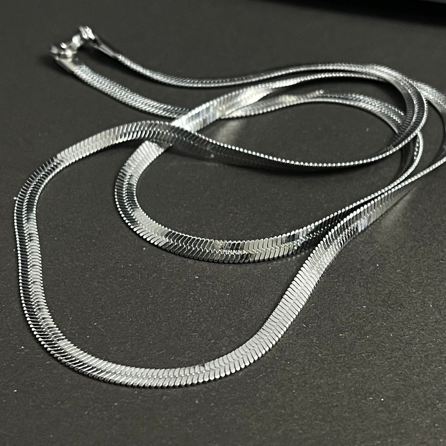 3mm silver flat snake neck chain for men online in Pakistan