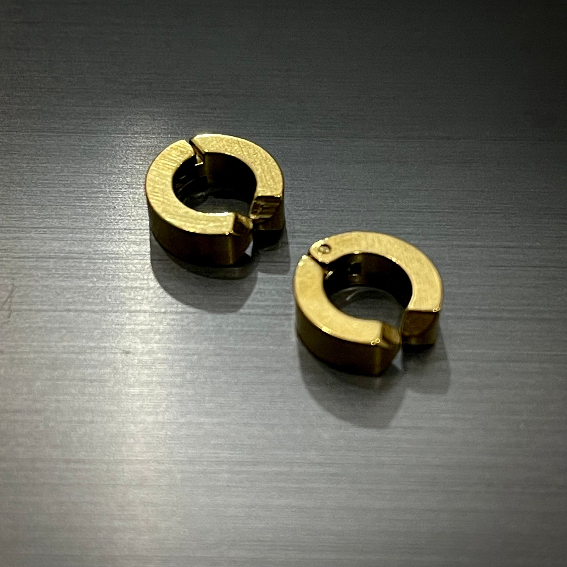 Stainless Steel Golden Non-Piercing Magnetic Bali Stud Earring For Men online in Pakistan