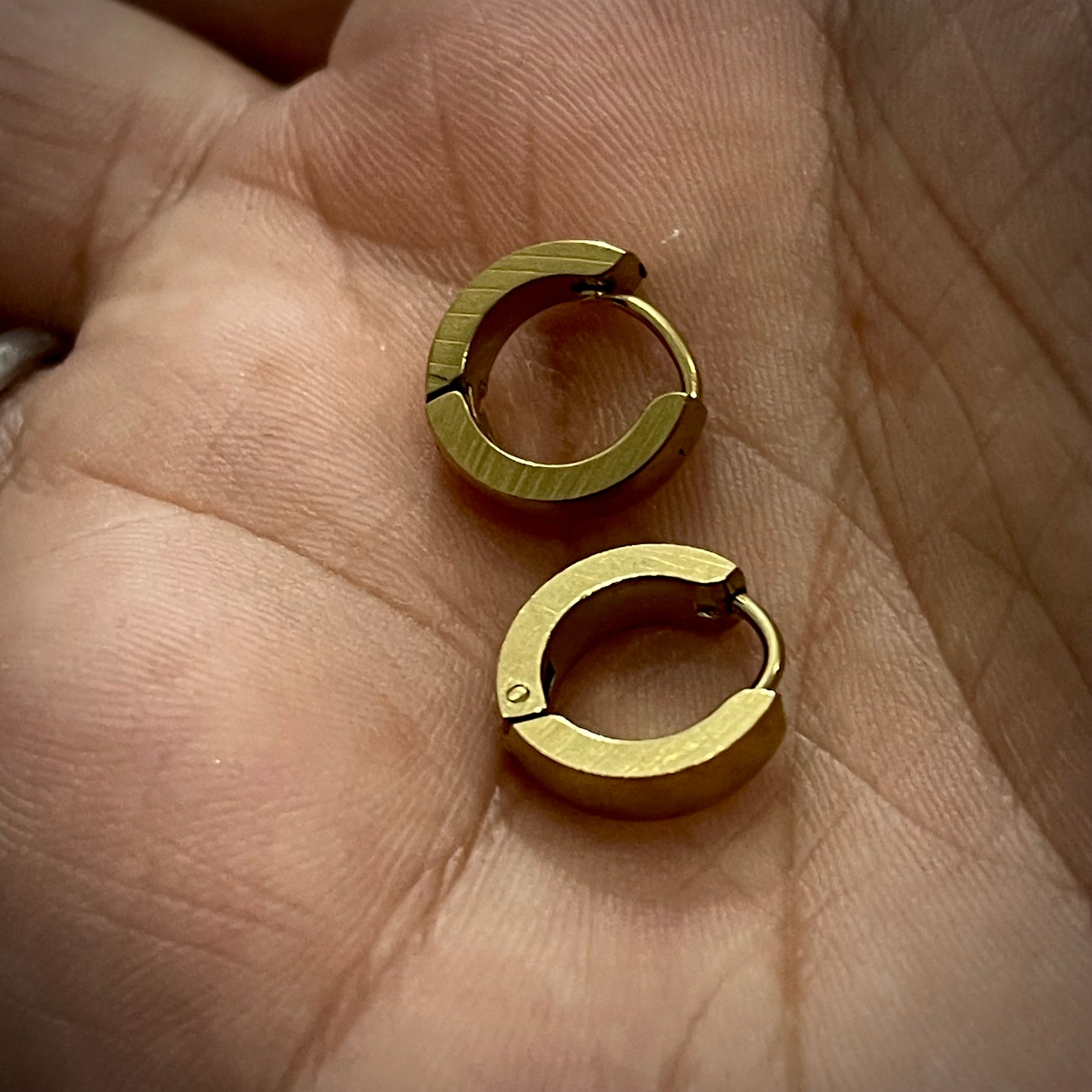Golden Piercing Screw Bali Stud Earring For Men online in pakistan