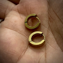 Load image into Gallery viewer, Golden Piercing Screw Bali Stud Earring For Men online in pakistan