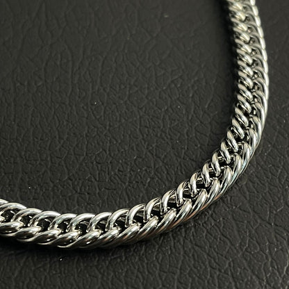 7mm silver stainless steel curb link neck chain for men online in Pakistan