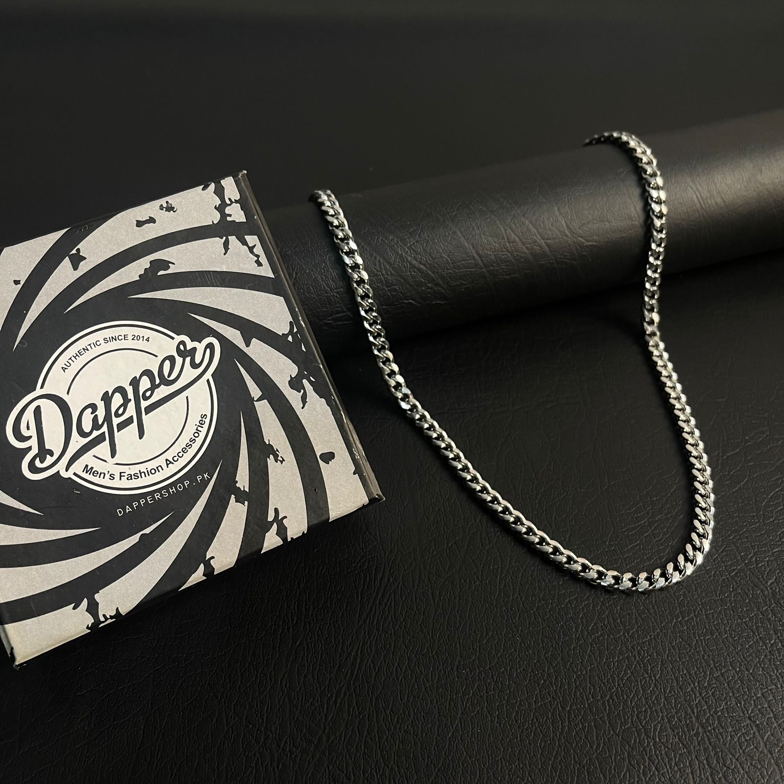 7mm silver stainless steel round curb link neck chain for men online in Pakistan