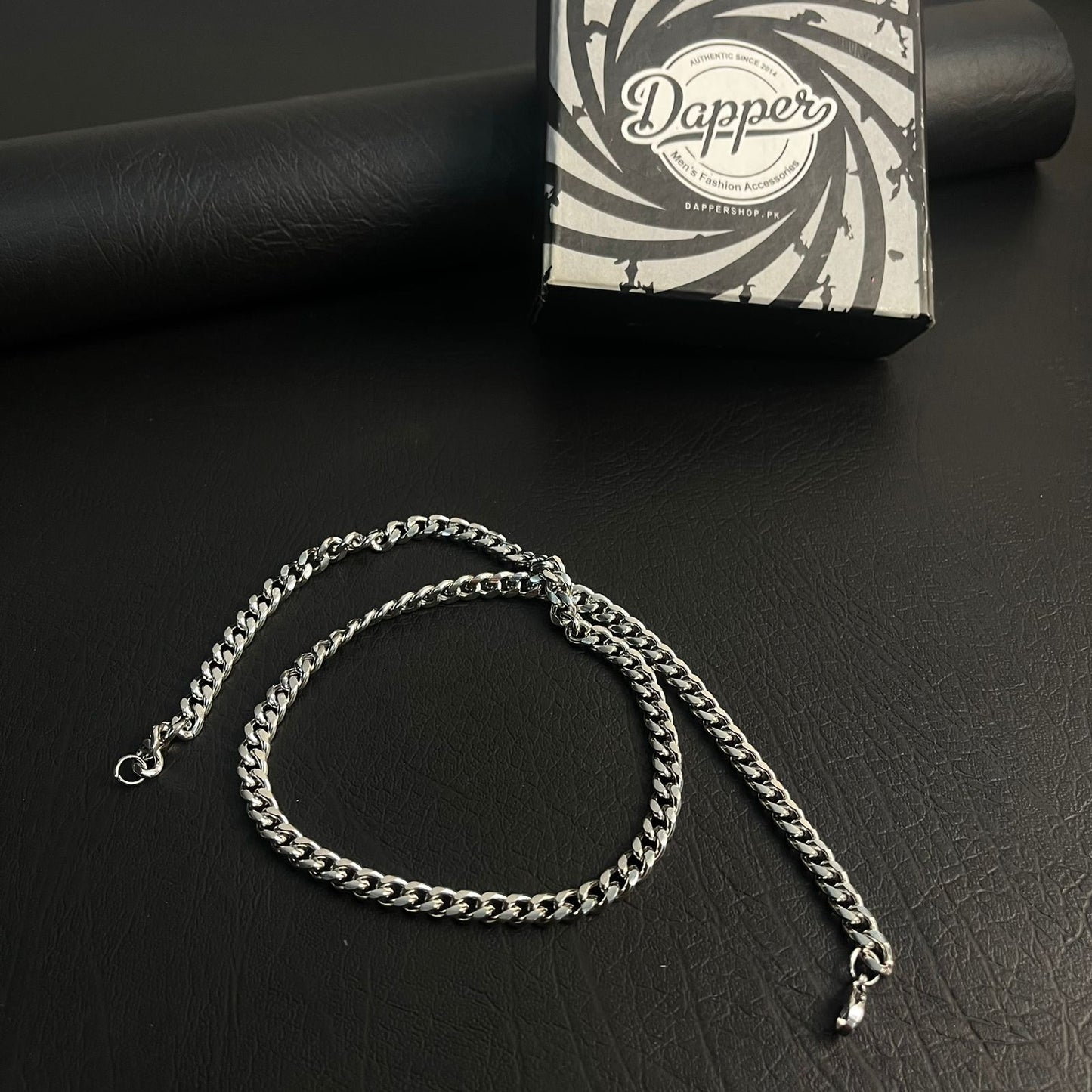 7mm silver stainless steel round curb link neck chain for men online in Pakistan