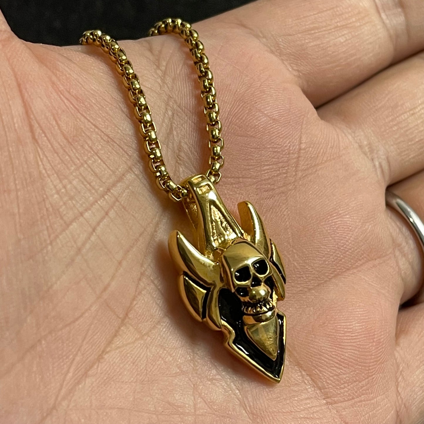 men skull pendant in pakistan