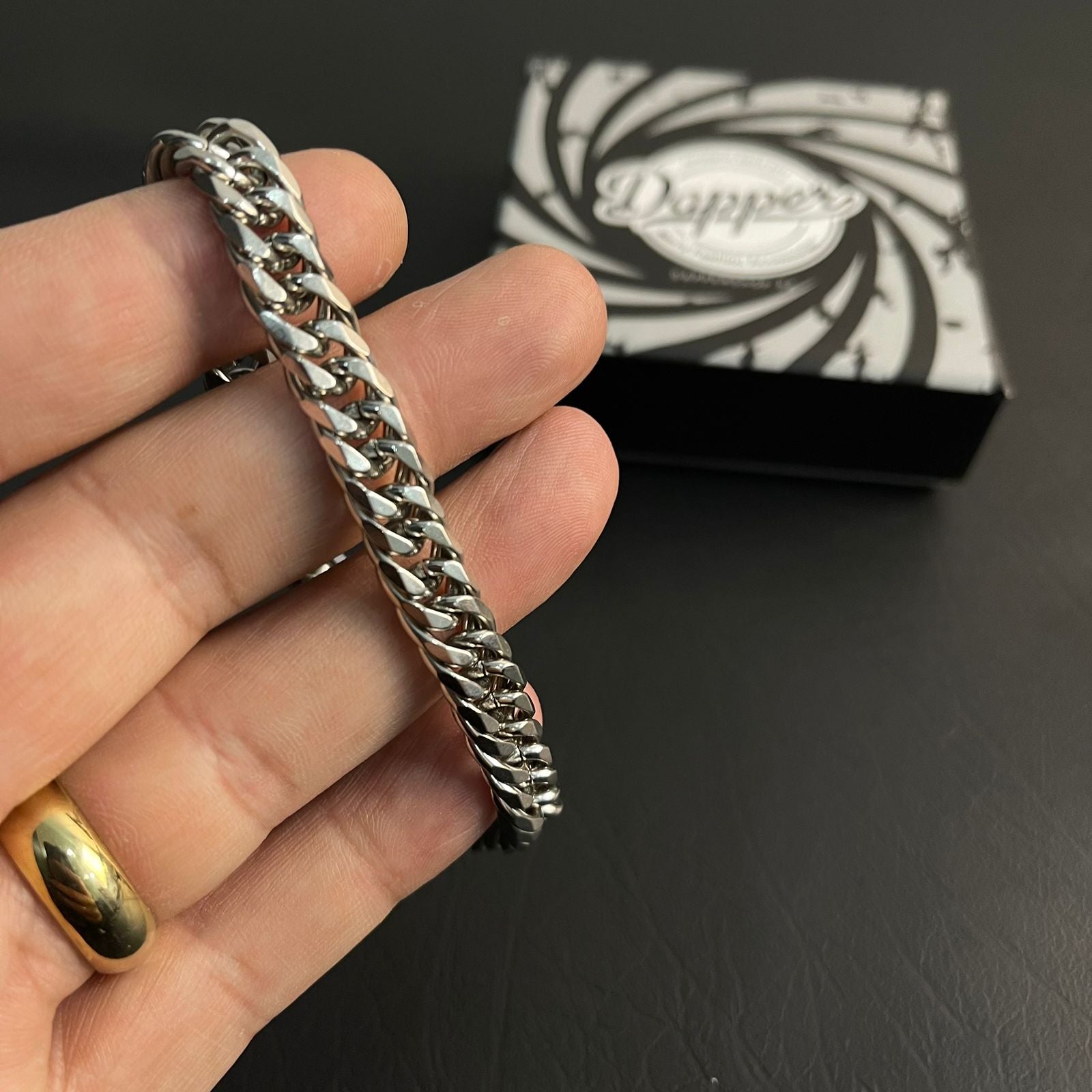 9mm stainless steel curb link chain bracelet for men online in Pakistan