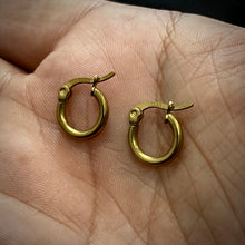 Load image into Gallery viewer, Golden Piercing Simple Bali Stud Earring For Men online in Pakistan