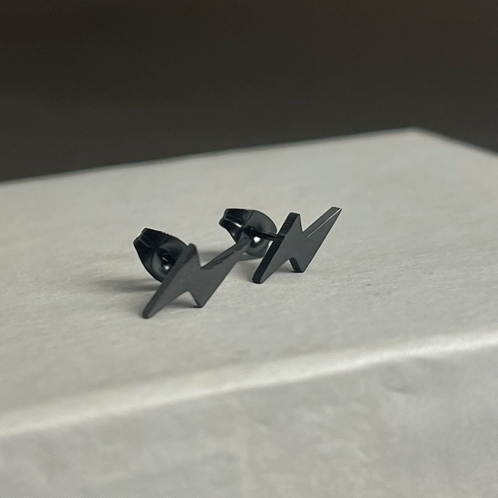 Black light earrings for men online in Pakistan