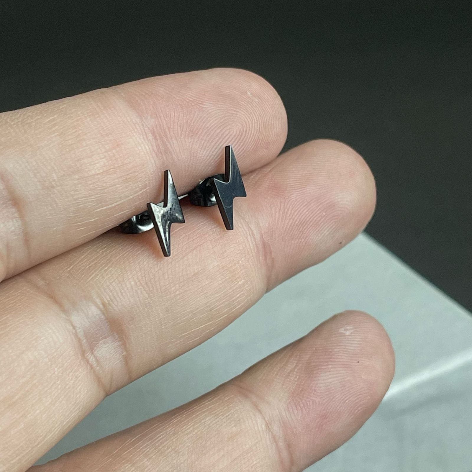 Black light earrings for men online in Pakistan