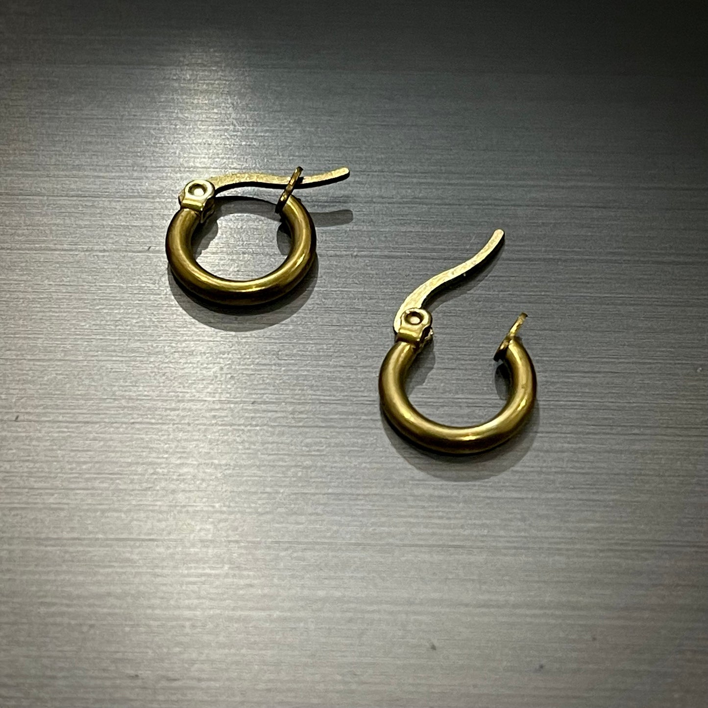 Golden Piercing Simple Bali Stud Earring For Men online in Pakistan