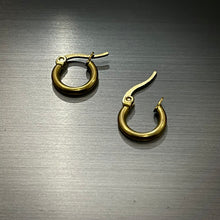 Load image into Gallery viewer, Golden Piercing Simple Bali Stud Earring For Men online in Pakistan