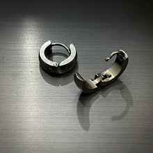Load image into Gallery viewer, Silver Piercing Screw Bali Stud Earring For Men online in pakistan