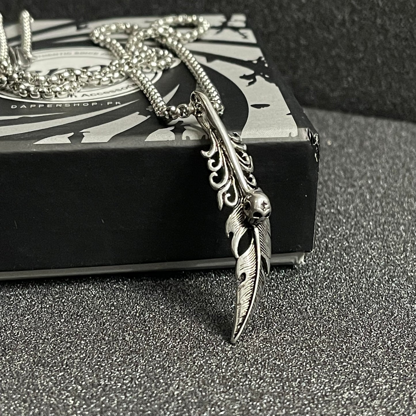 silver skull pendant necklace for boys in pakistan