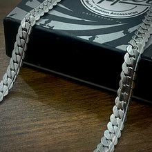 Load image into Gallery viewer, 8mm Silver Miami Link Neck Chain For Men