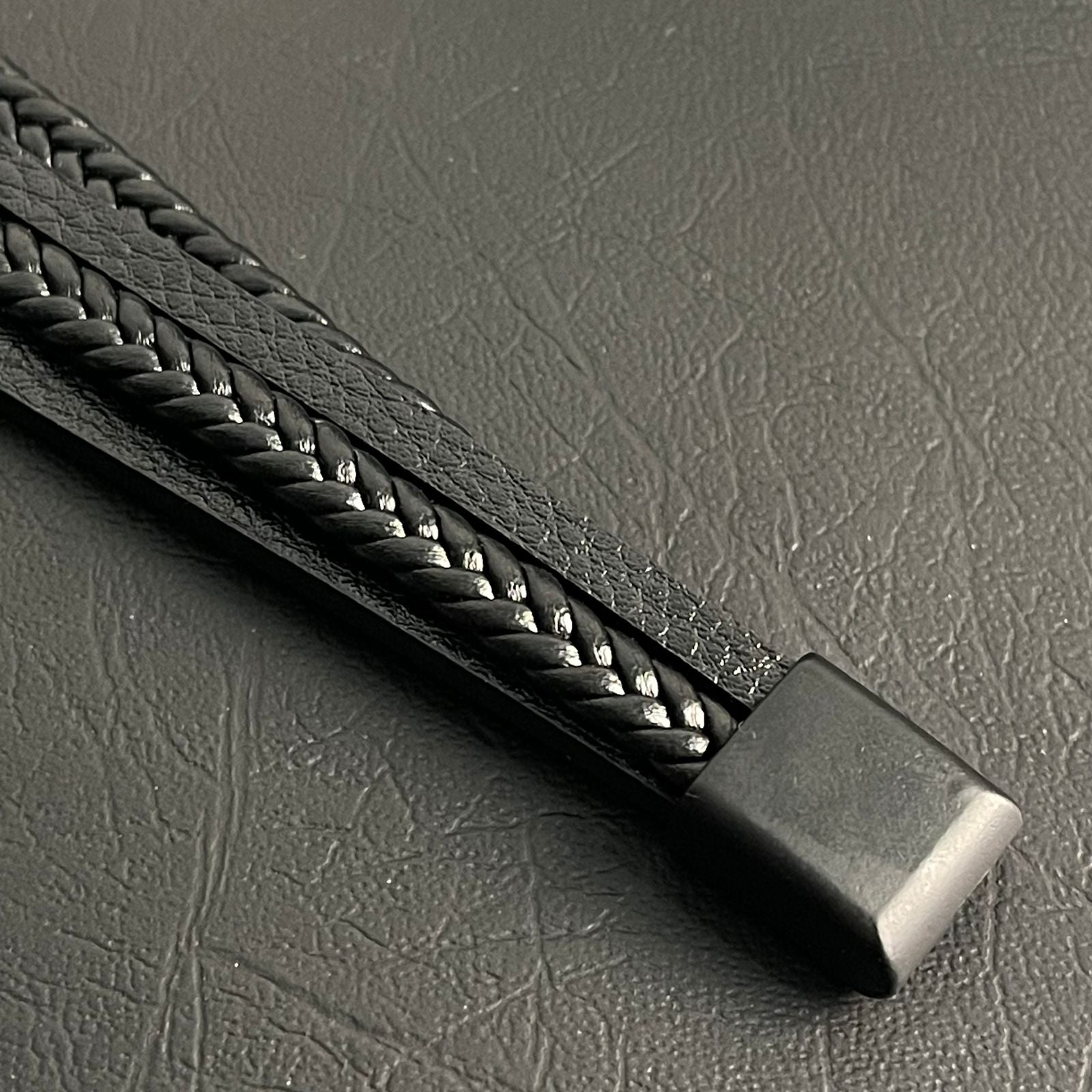 men's leather bracelet in Pakistan