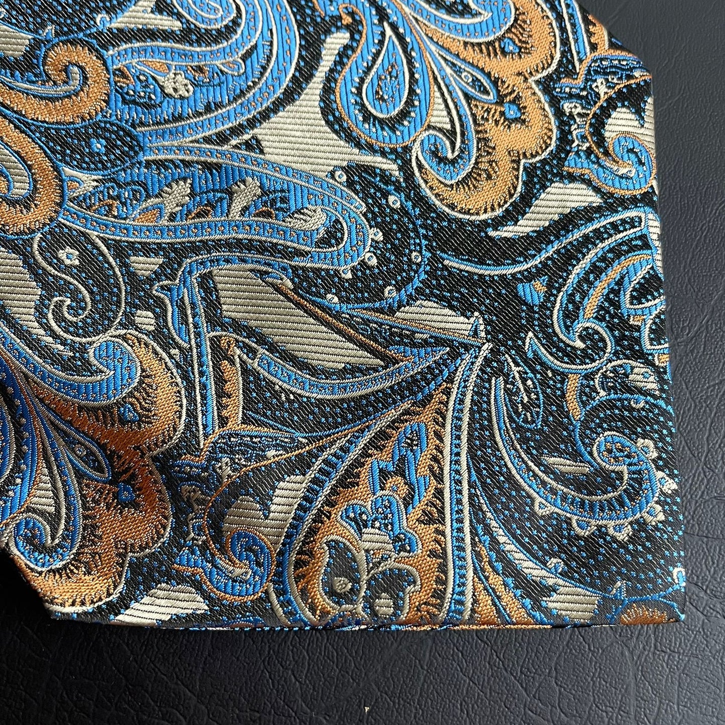 floral men's ascot tie, jacquard cravat tie and pocket square set online in Pakistan 