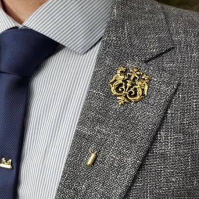 golden lion crown lapel pin for men in Pakistan