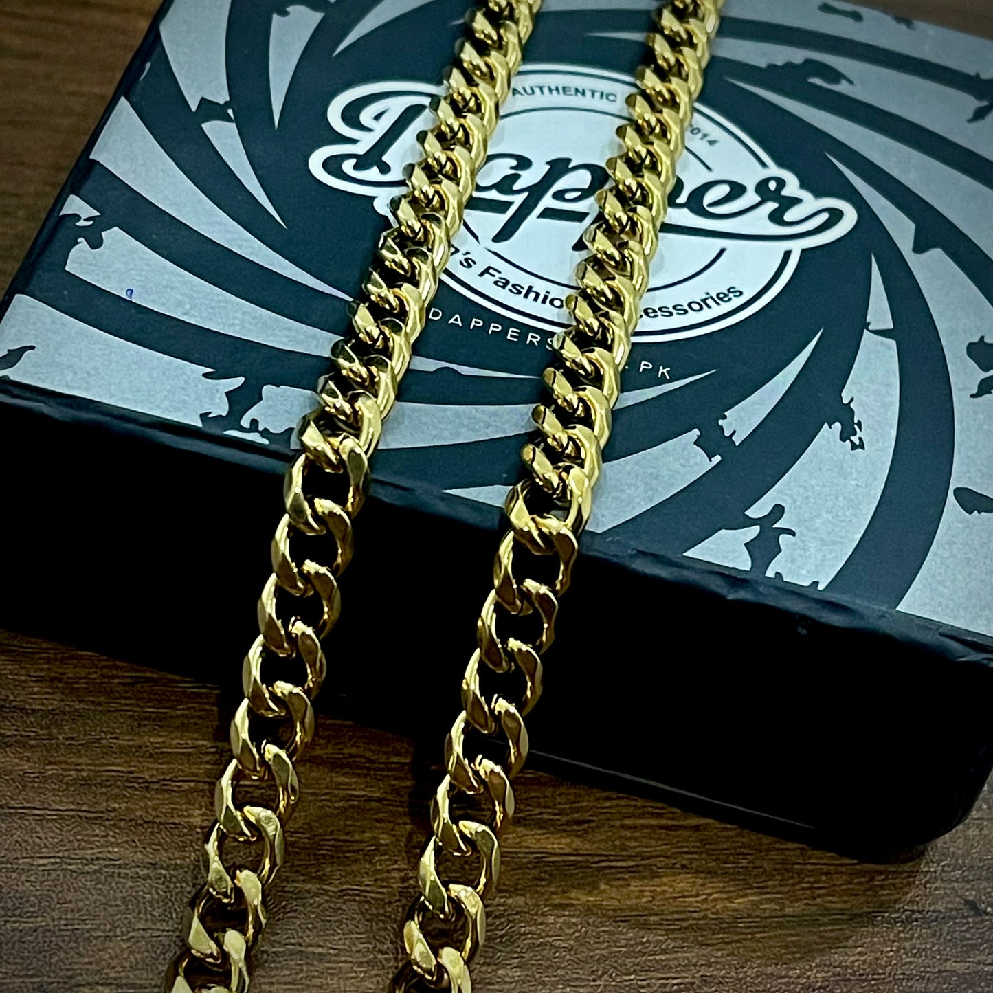 golden neck chain for men in pakistan