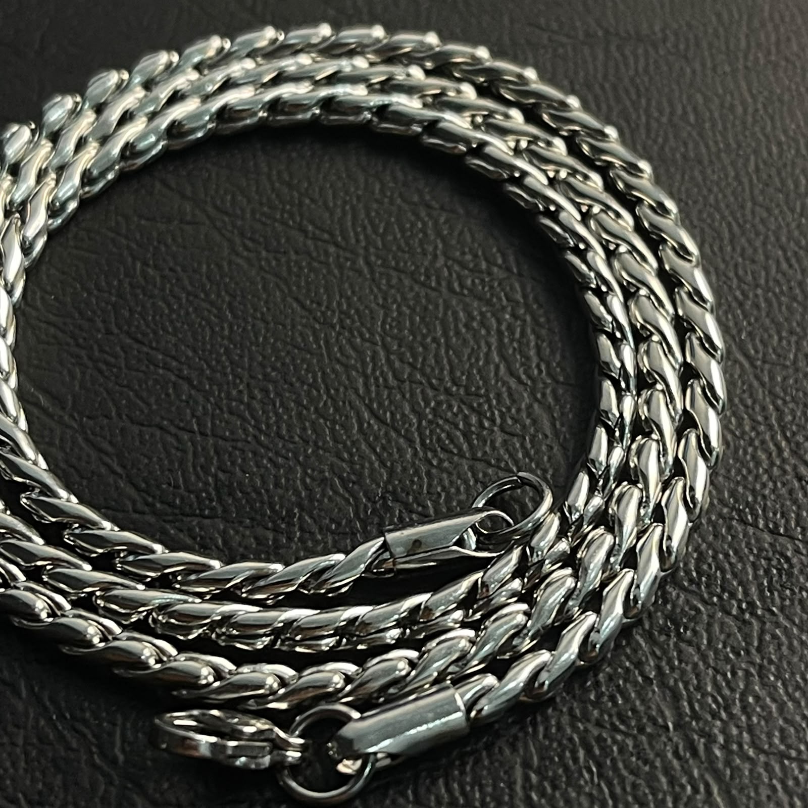 premium silver rope neck chain for men online in Pakistan