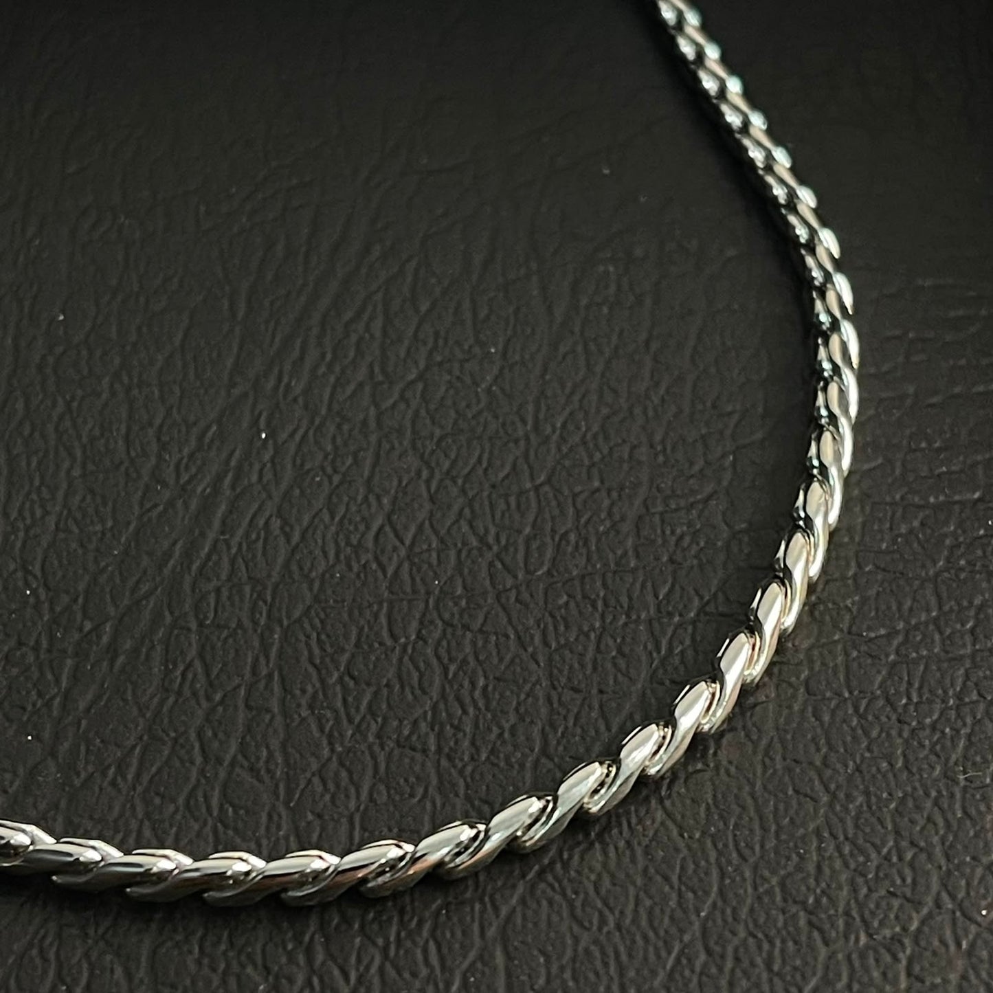 premium silver rope neck chain for men online in Pakistan