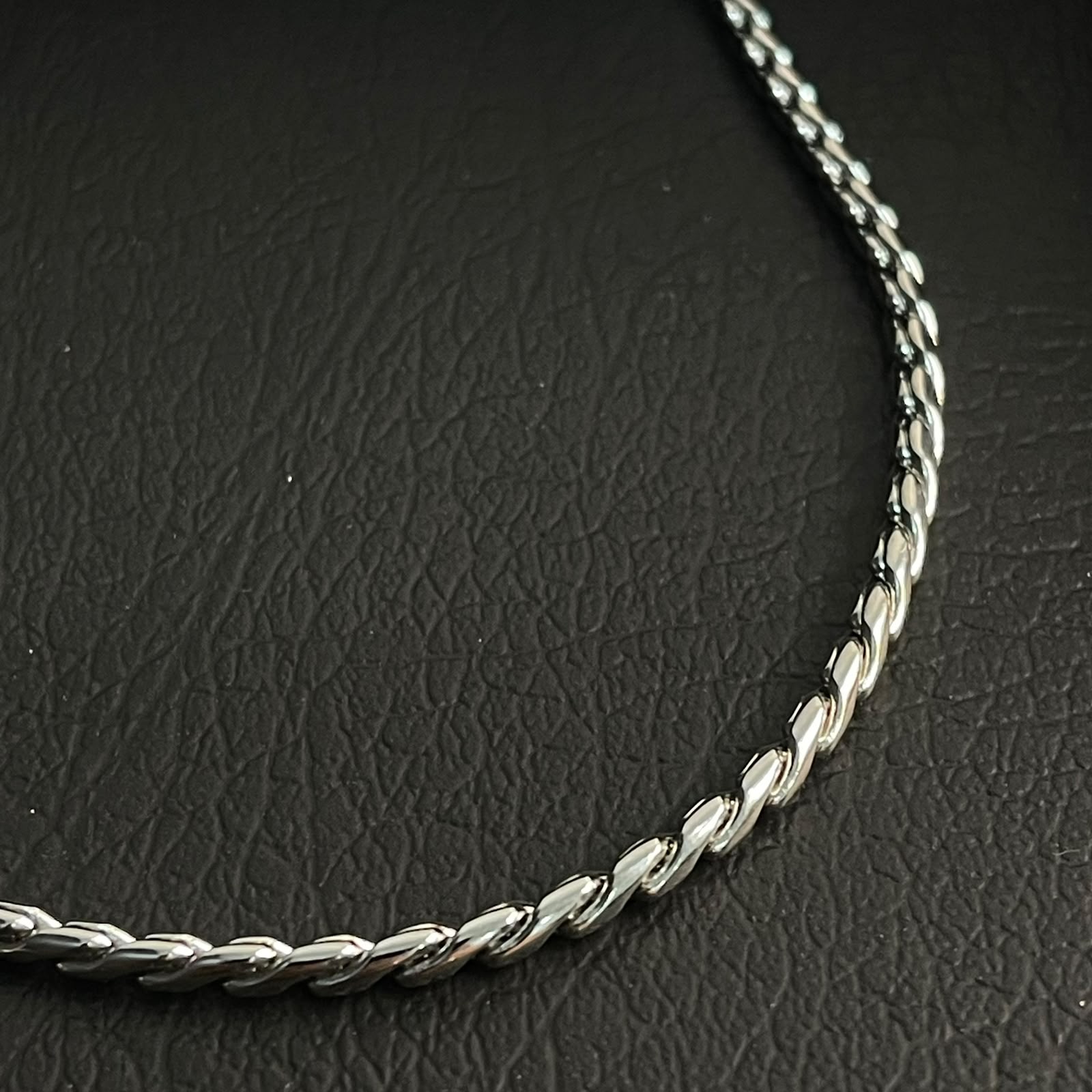 premium silver rope neck chain for men online in Pakistan