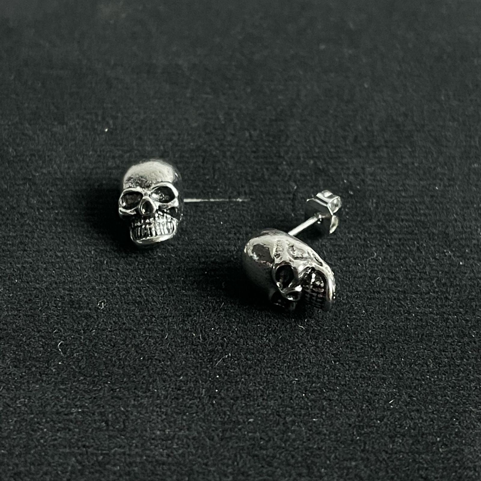silver skull earrings for men online in Pakistan
