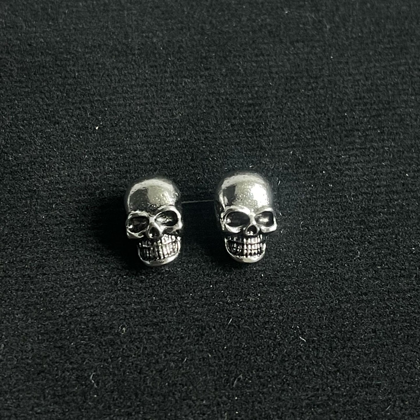 silver skull earrings for men online in Pakistan