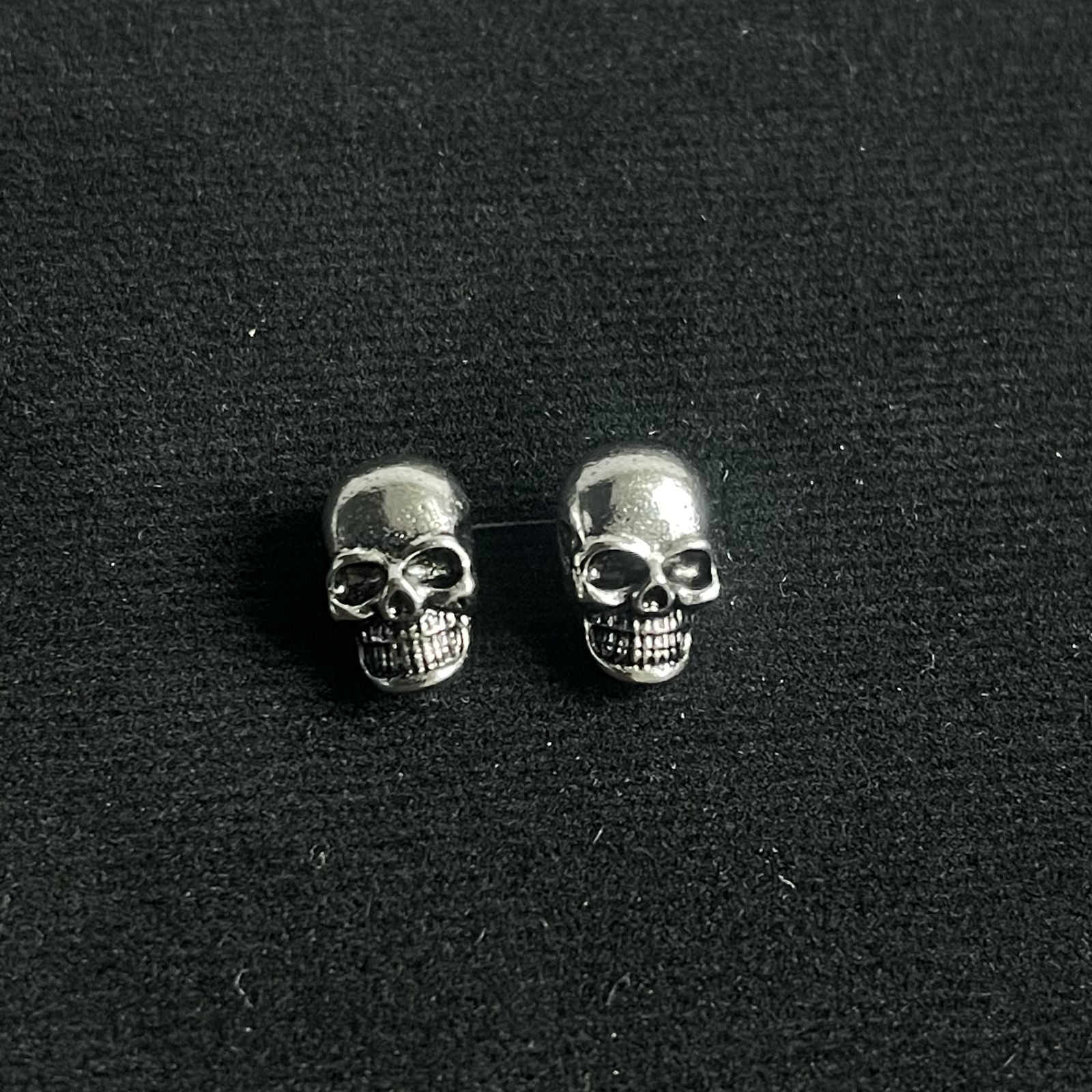 silver skull earrings for men online in Pakistan